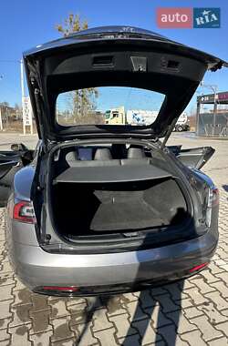 Лифтбек Tesla Model S 2016 в Львове