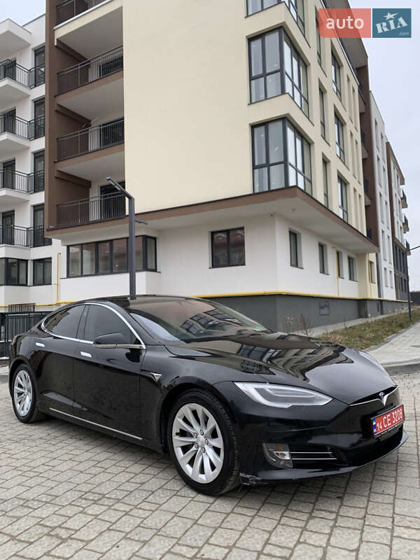 Ліфтбек Tesla Model S 2019 в Львові