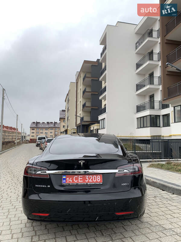 Ліфтбек Tesla Model S 2019 в Львові