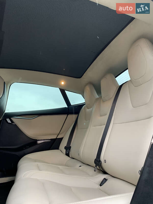 Ліфтбек Tesla Model S 2019 в Львові