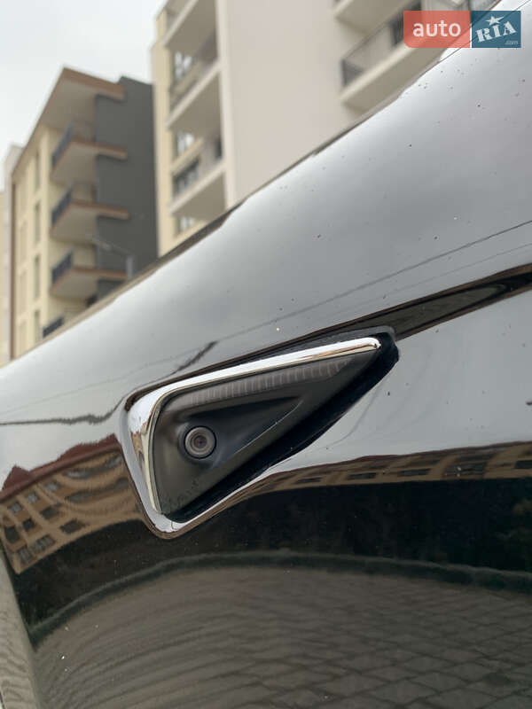 Ліфтбек Tesla Model S 2019 в Львові