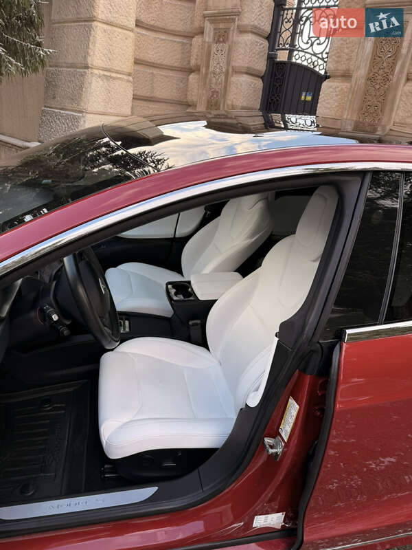 Ліфтбек Tesla Model S 2018 в Харкові