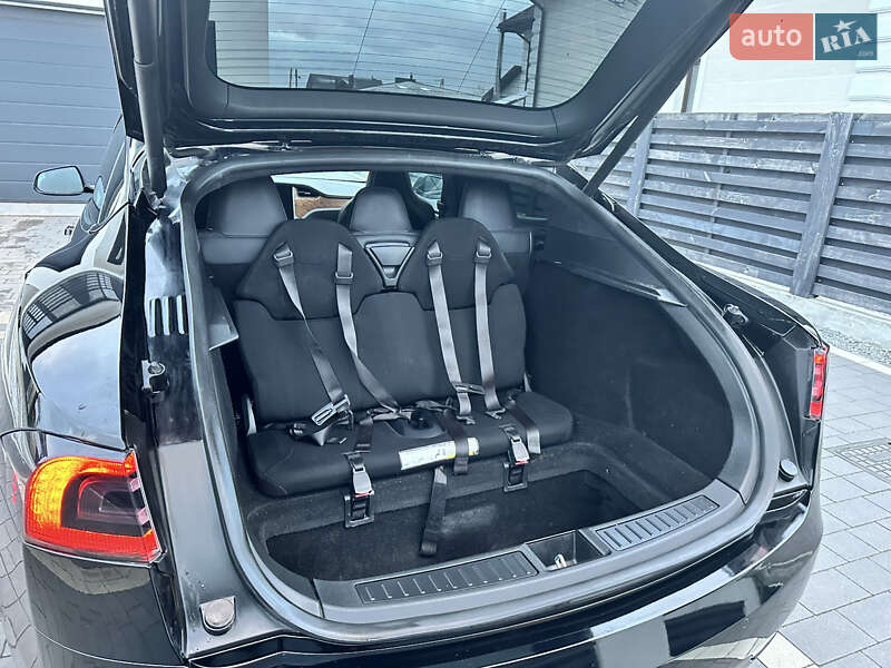 Лифтбек Tesla Model S 2018 в Львове