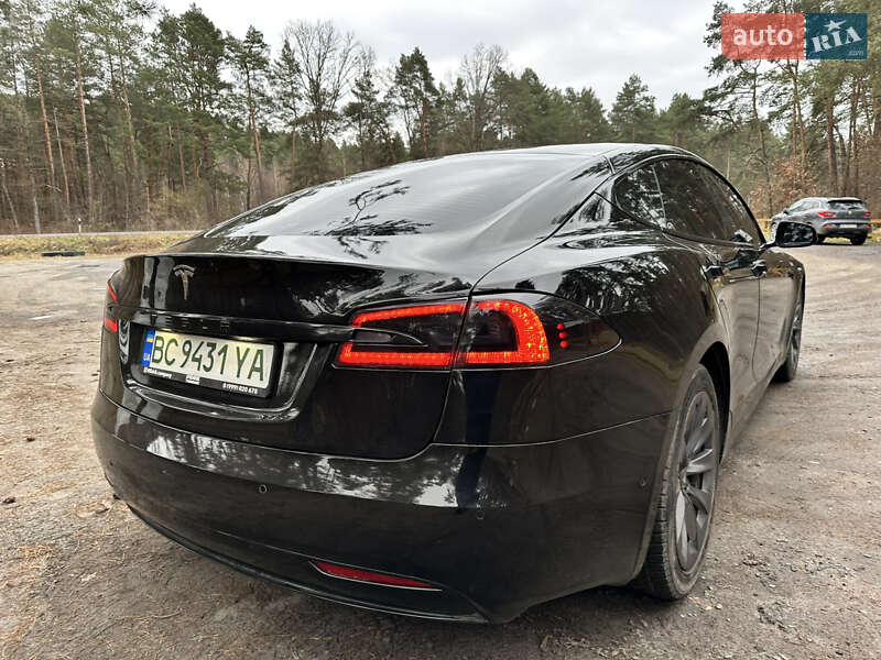 Лифтбек Tesla Model S 2018 в Львове