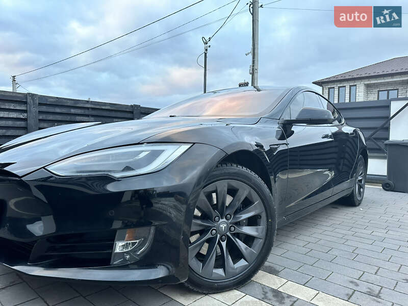Лифтбек Tesla Model S 2018 в Львове
