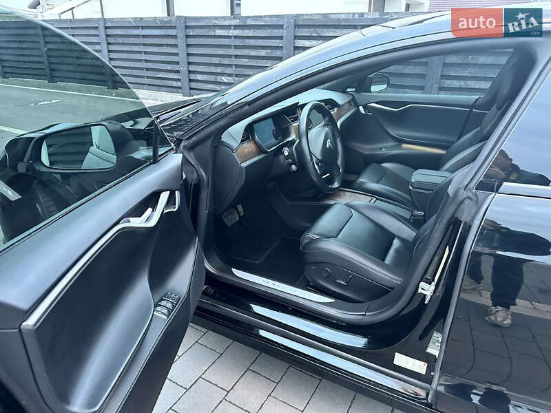 Лифтбек Tesla Model S 2018 в Львове