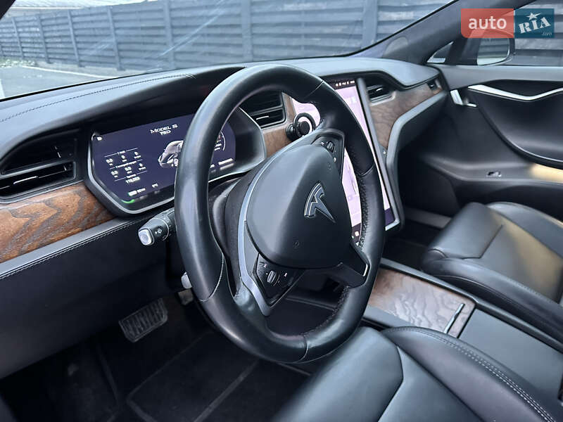 Лифтбек Tesla Model S 2018 в Львове