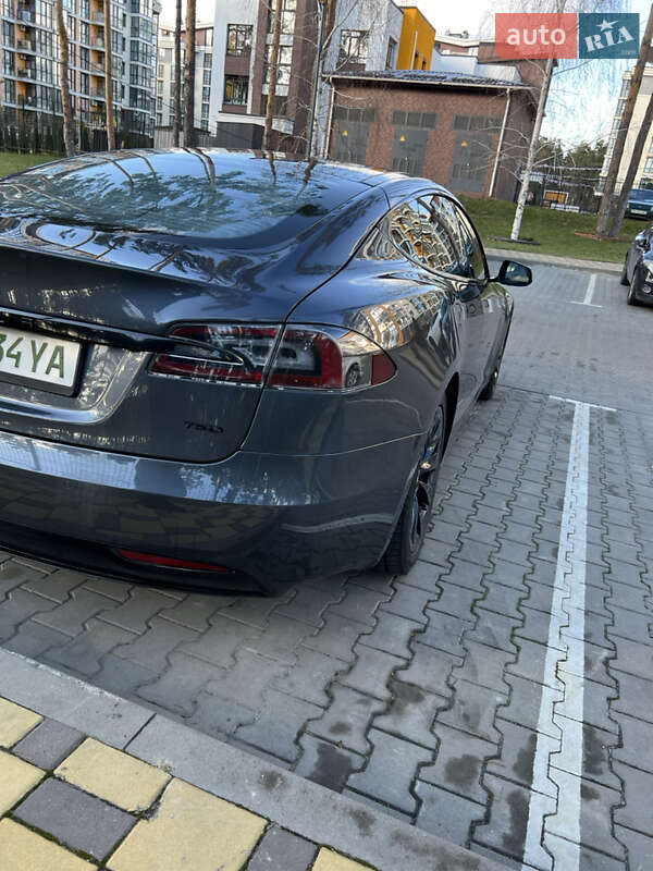 Ліфтбек Tesla Model S 2016 в Гостомелі