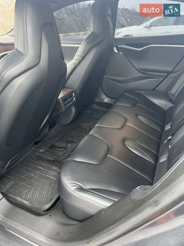 Ліфтбек Tesla Model S 2016 в Гостомелі