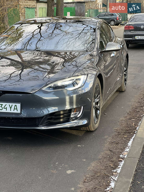 Ліфтбек Tesla Model S 2016 в Гостомелі