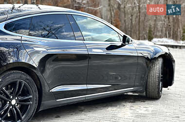 Лифтбек Tesla Model S 2014 в 