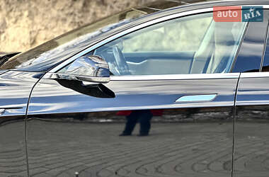 Лифтбек Tesla Model S 2014 в 
