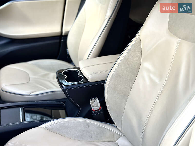 Лифтбек Tesla Model S 2014 в Тернополе фото 50 Лифтбек Tesla Model S 2014 в Тернополе