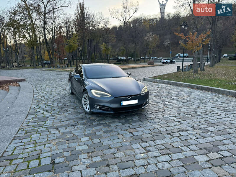 Лифтбек Tesla Model S 2020 в 