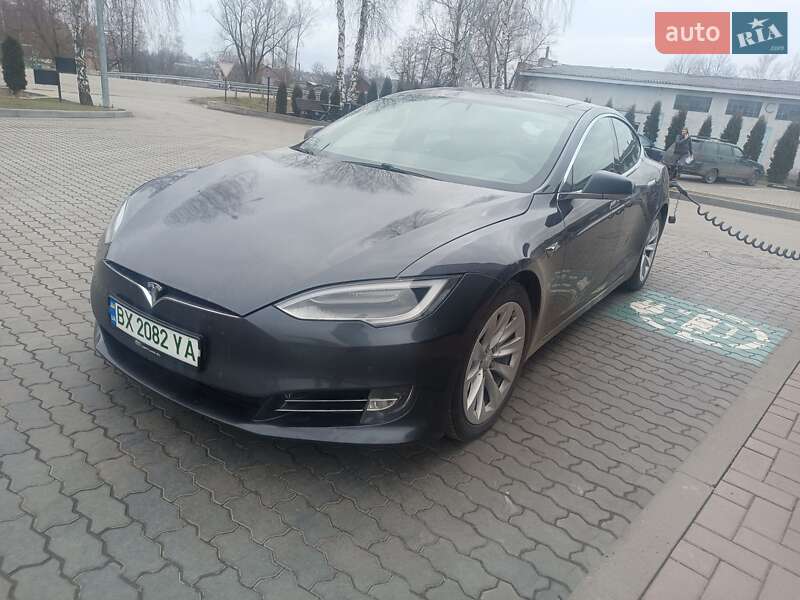 Лифтбек Tesla Model S 2017 в Хмельницком