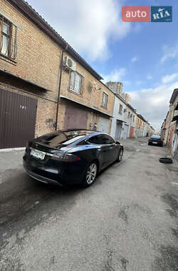 Лифтбек Tesla Model S 2014 в Киеве