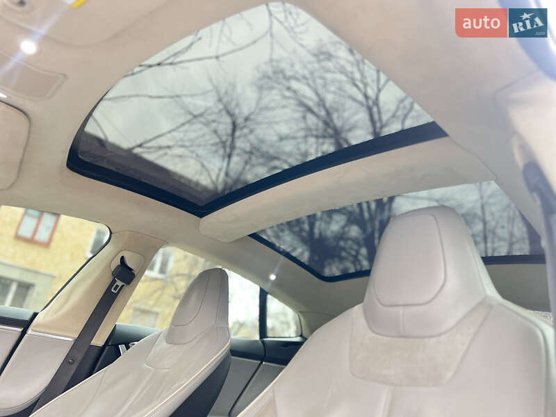 Лифтбек Tesla Model S 2014 в Киеве
