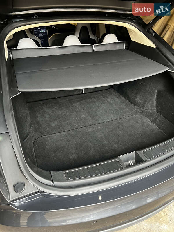 Лифтбек Tesla Model S 2014 в Киеве