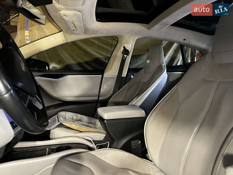 Лифтбек Tesla Model S 2014 в Киеве