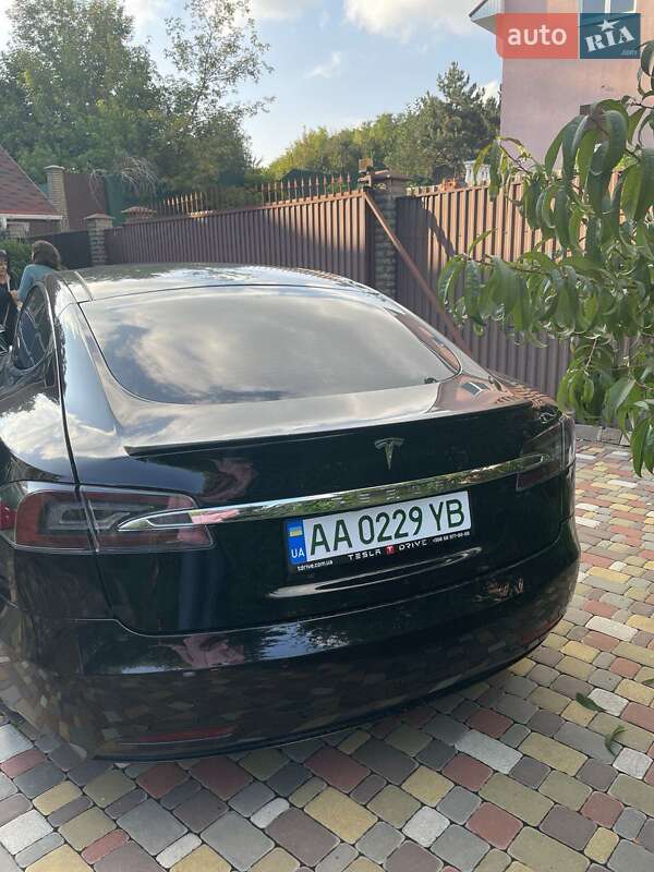 Лифтбек Tesla Model S 2015 в Броварах