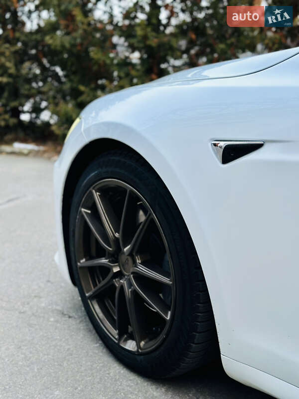 Ліфтбек Tesla Model S 2018 в Кропивницькому