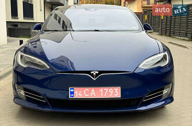 Лифтбек Tesla Model S 2016 в Львове