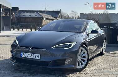 Лифтбек Tesla Model S 2016 в Буске