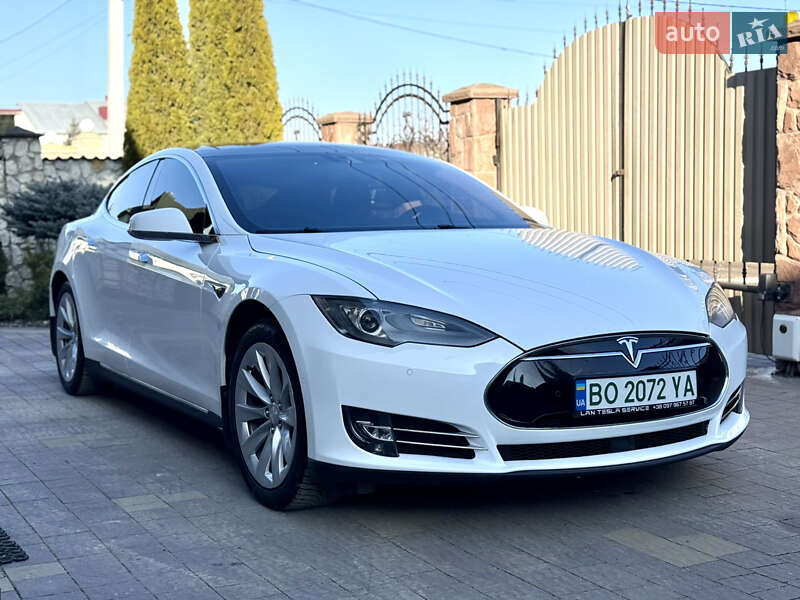 Лифтбек Tesla Model S 2016 в Тернополе