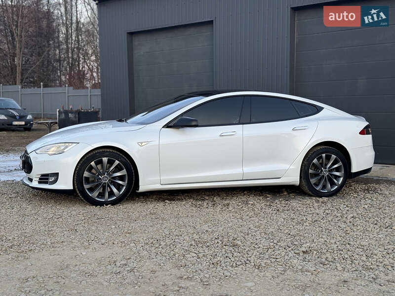 Лифтбек Tesla Model S 2013 в Трускавце