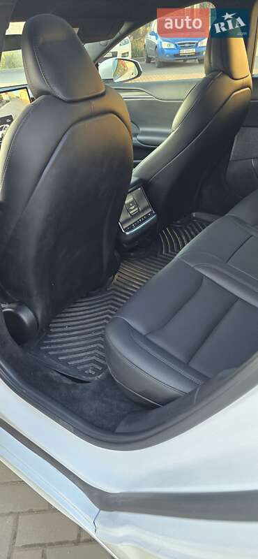 Ліфтбек Tesla Model S 2024 в Дніпрі
