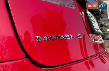 Лифтбек Tesla Model S 2013 в 