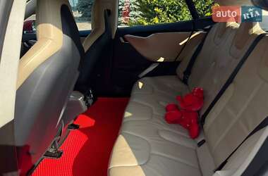 Лифтбек Tesla Model S 2013 в 