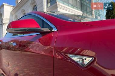 Лифтбек Tesla Model S 2013 в 