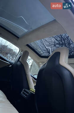 Лифтбек Tesla Model S 2015 в 