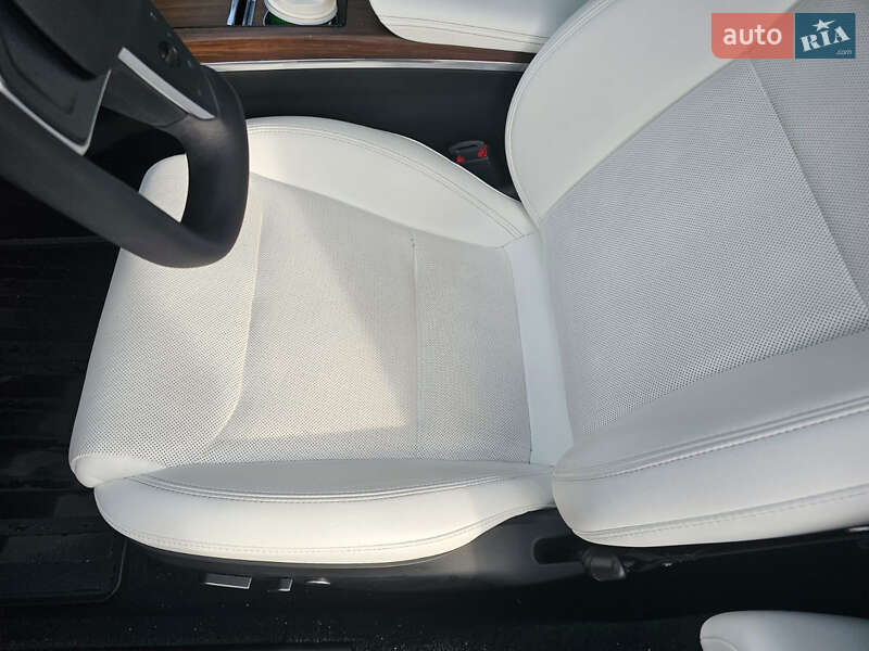 Ліфтбек Tesla Model S 2023 в Тячеві