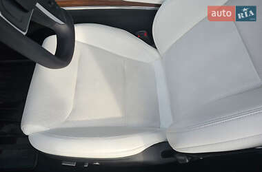 Лифтбек Tesla Model S 2023 в 
