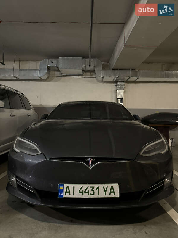 Лифтбек Tesla Model S 2019 в Киеве