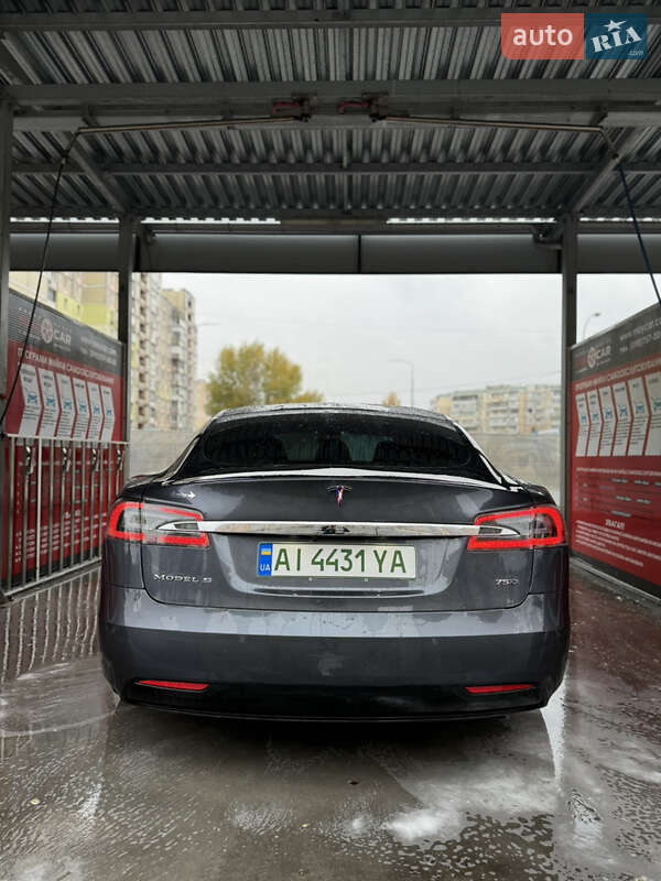 Лифтбек Tesla Model S 2019 в Киеве