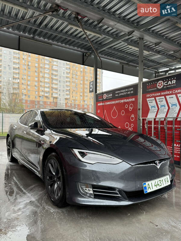 Лифтбек Tesla Model S 2019 в Киеве