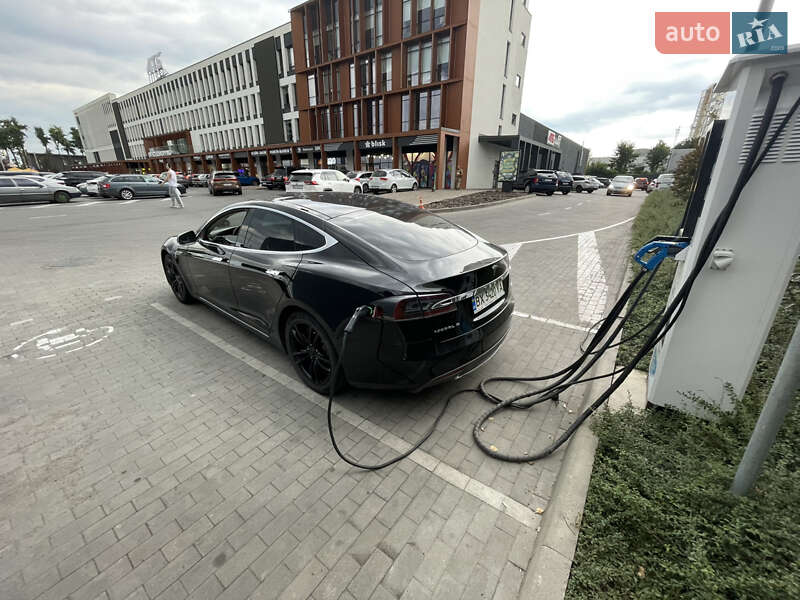 Ліфтбек Tesla Model S 2013 в Києві