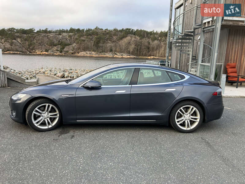 Ліфтбек Tesla Model S 2015 в 