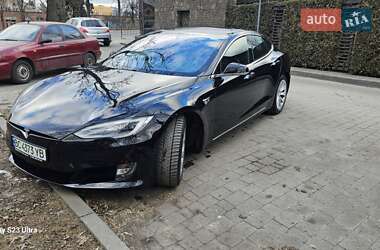 Лифтбек Tesla Model S 2017 в Львове