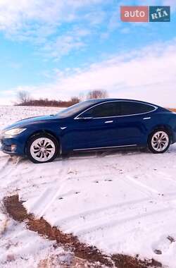 Лифтбек Tesla Model S 2015 в 