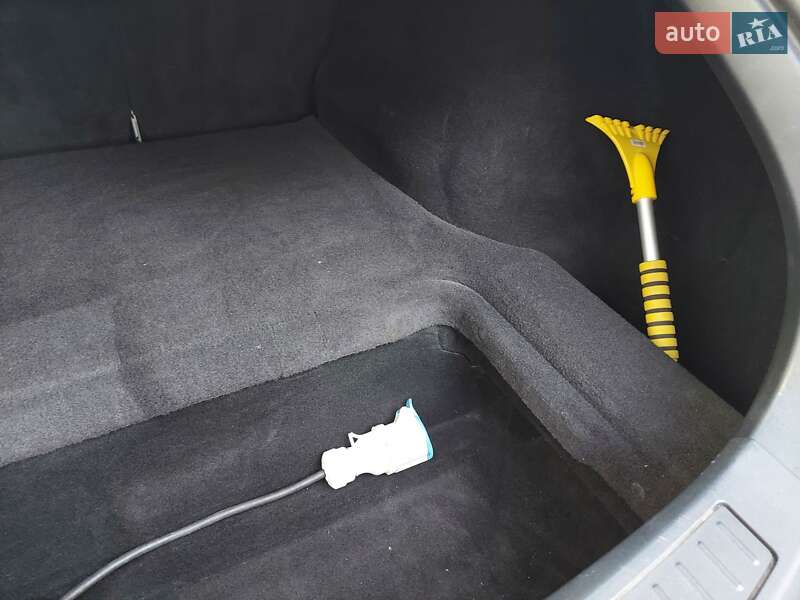 Лифтбек Tesla Model S 2014 в Тернополе фото 18 Лифтбек Tesla Model S 2014 в Тернополе