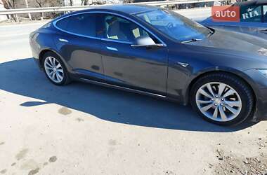 Лифтбек Tesla Model S 2014 в 