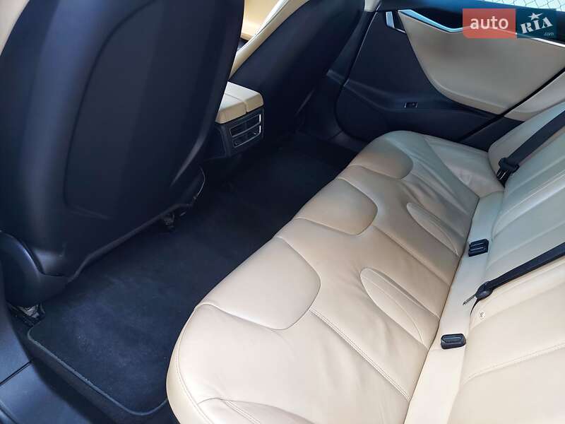 Лифтбек Tesla Model S 2014 в Тернополе фото 33 Лифтбек Tesla Model S 2014 в Тернополе