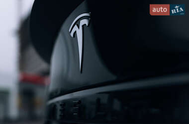 Лифтбек Tesla Model S 2021 в 