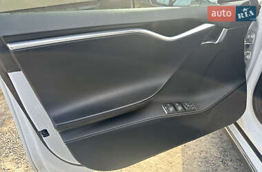 Лифтбек Tesla Model S 2015 в 
