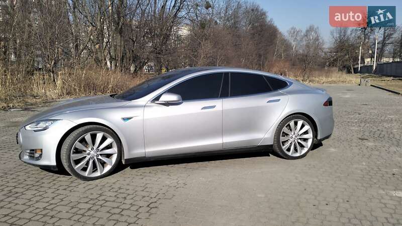 Ліфтбек Tesla Model S 2014 в Львові