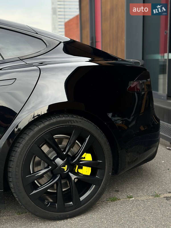 Лифтбек Tesla Model S 2021 в Киеве